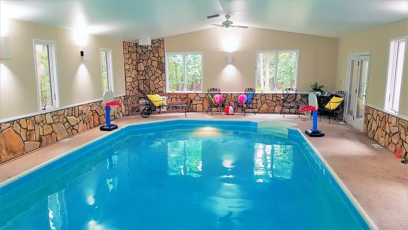 The Pool House on the Massanutten Mountain - Image 1