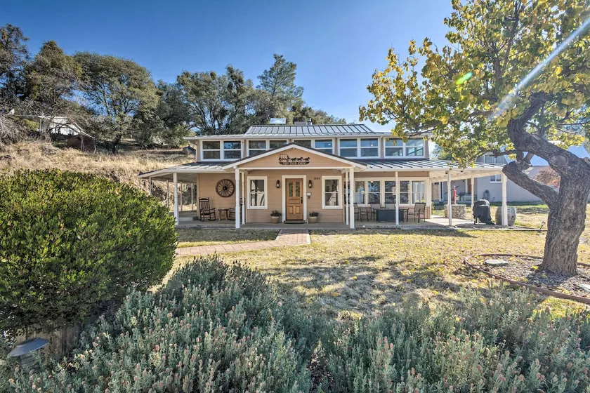 Historic Mariposa Stagecoach Stop w/ Gas Fire Pit! - Image 1