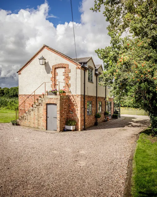 Countryside Coach House near Chester - Image 1