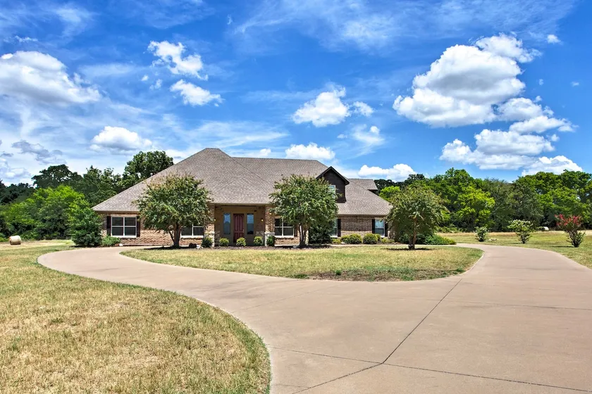 NY! Hingst Lake Ranch Home w / Patio - Events OK! - Image 1