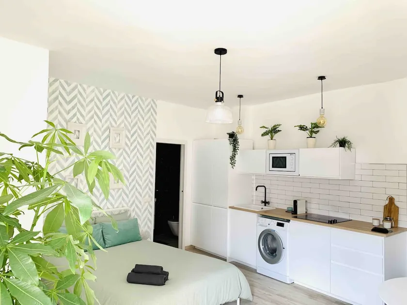 Rooftop Apartment with Stunning Views in Málaga - Ideal for Beach Lovers - Image 1
