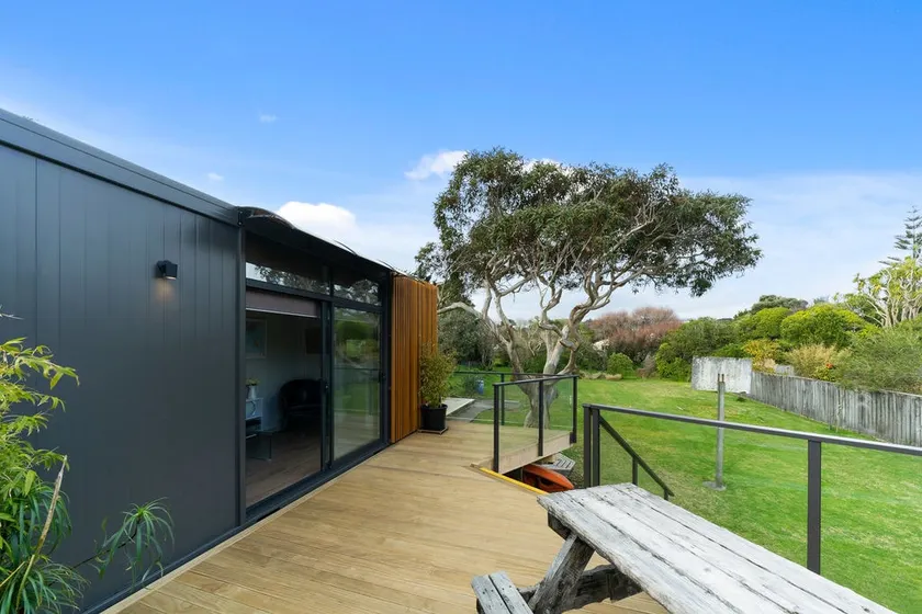 Calapso Cottage - Waikanae Beach Holiday Home - Image 1