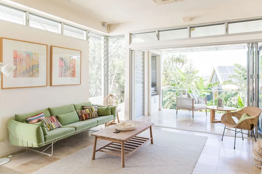 The Hill Street Villa offers private pool in stylish unit - Image 1
