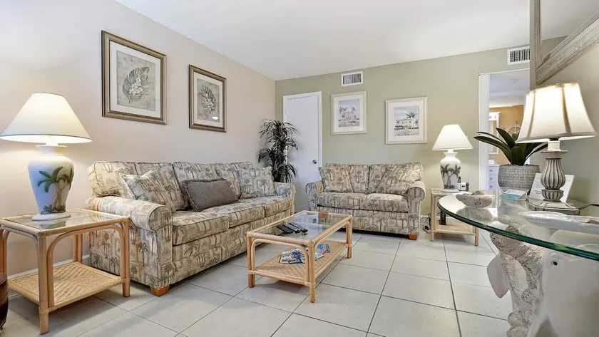 Waves 16 Chic 1BR Steps from St. Pete Beach w/Pool - Image 1