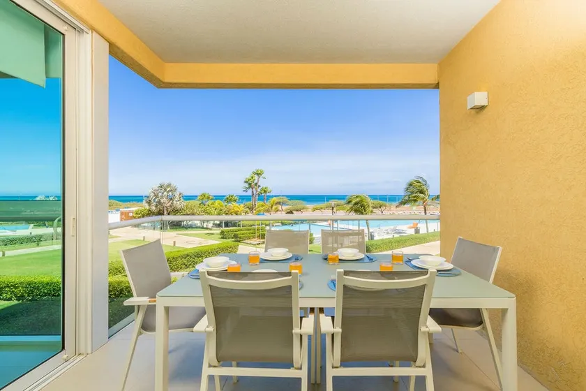 Colorful and modern Ocean View Condo for 6. - Image 1