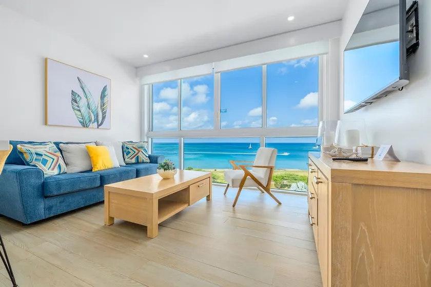 Eye Catching, Glamorous and Modern - Image 1