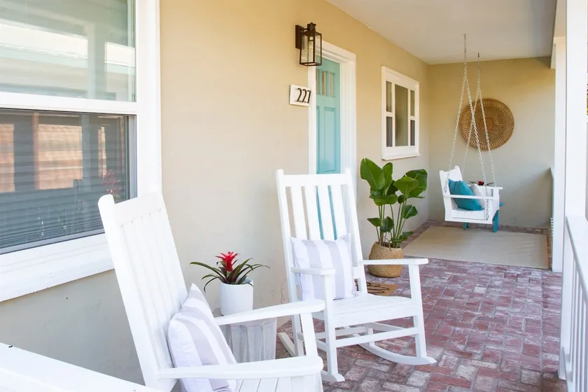 Live the Beach Life in a Quaint Shell Cottage - Image 1