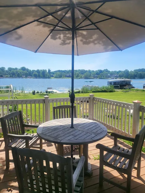 LUX Lakefront/Decks/Firepit/BBQ/2 Kayaks - Image 1