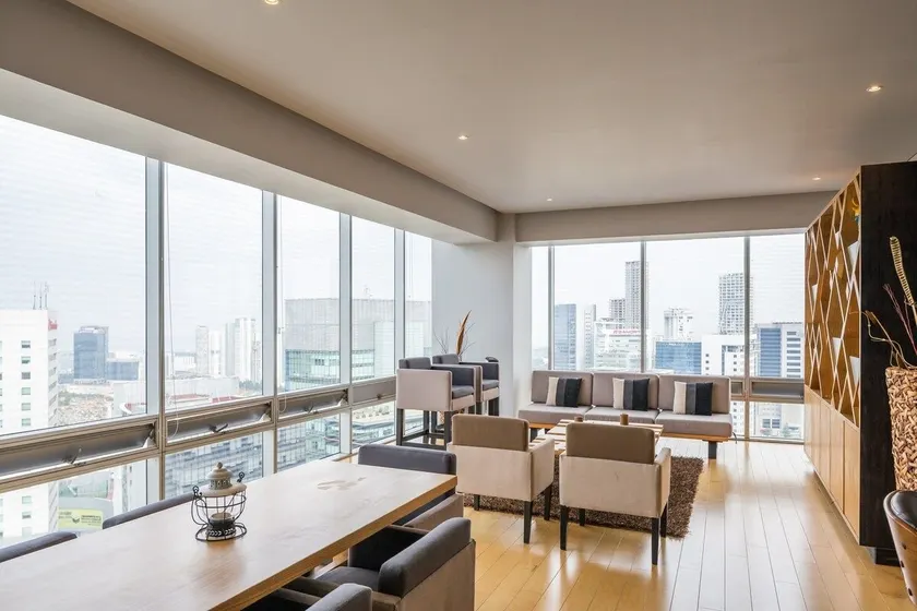 Santa Fe Luxury High-rise City View w 2 King Beds - Image 1