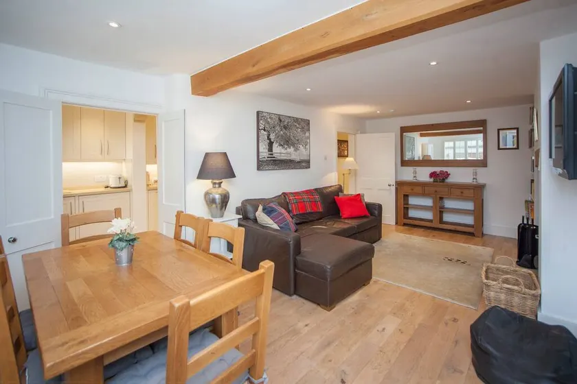 Lux Central Pad, Hidden Gem with Parking & Terrace - Image 1
