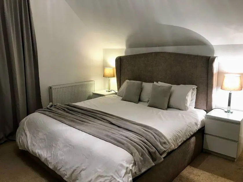 5BR Home | Van Parking | Fast WiFi | NEC Solihull - Image 1