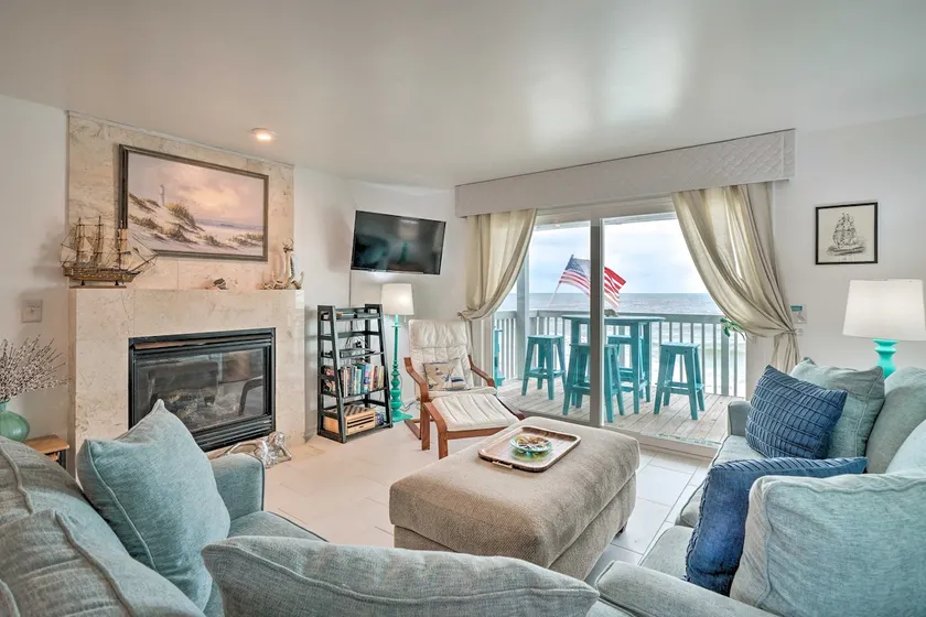 NEU! Kure Beach Condo mit Pvt-Balkon und Zugang zum Pool! - Image 1