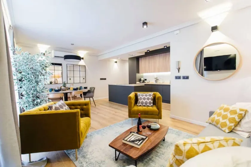 Modern attractive- 2Bd 2Bth- centric - Image 1