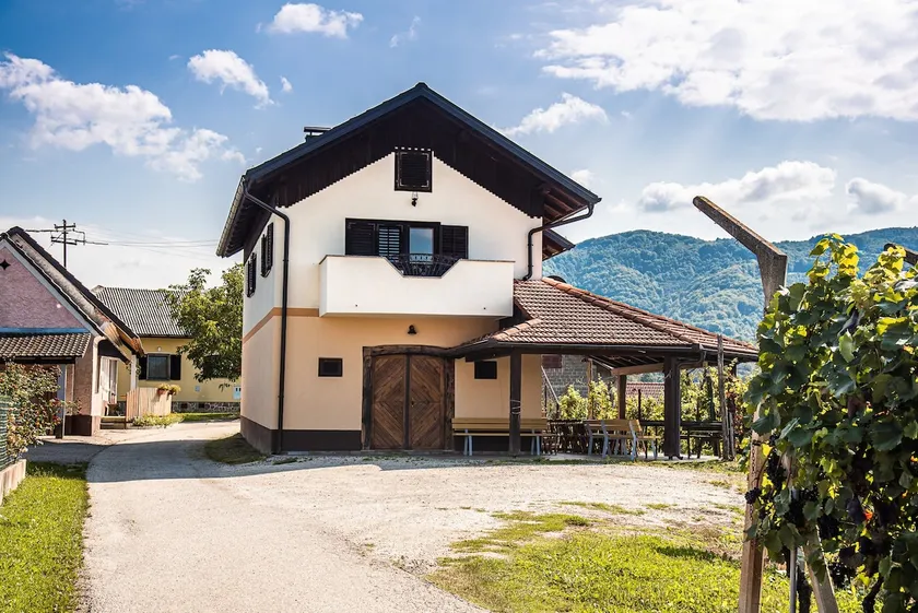 Two Bedroom Holiday Home with Terrace & BBQ - Image 1