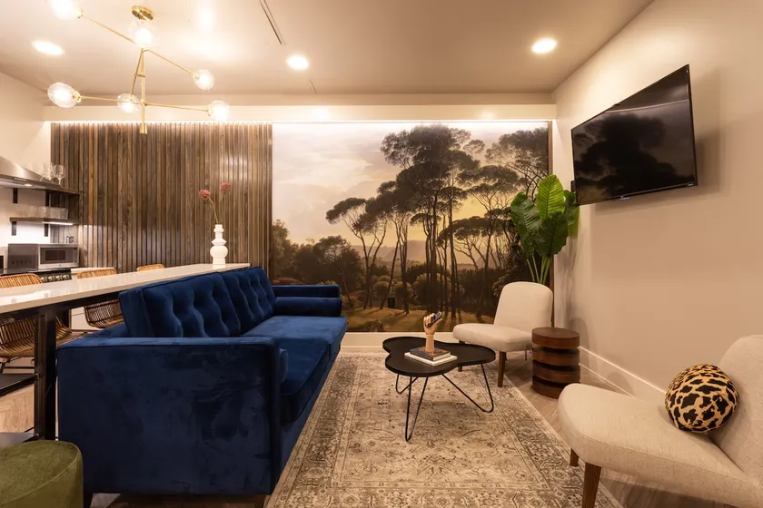 Modern Walkable Apt on Famous Ave of the Arts 36 - Image 1