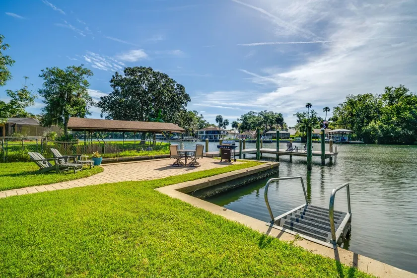 Riverfront Home w / Dock - 1 Mi till Homosassa St Park - Image 1