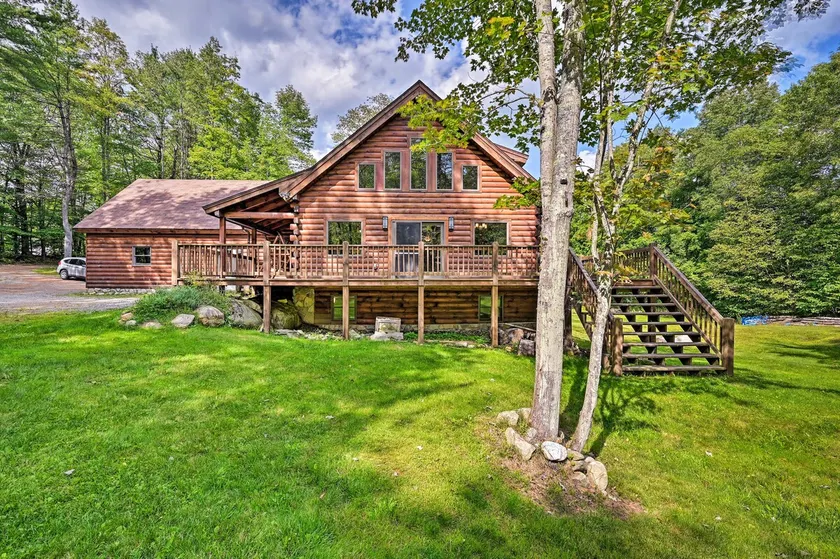 Private Chester Home w/ Deck, Mins to Skiing! - Image 1