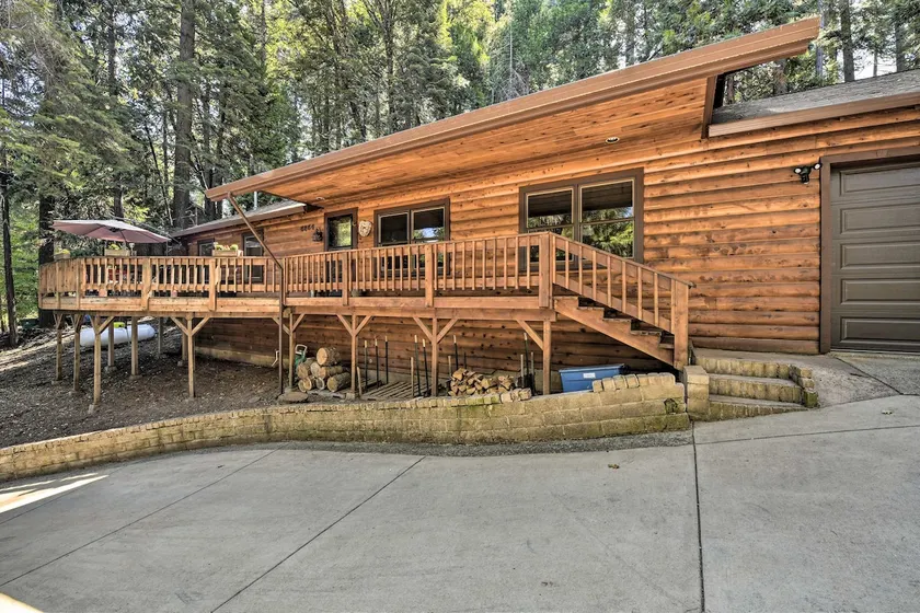 11 Mi to Apple Hill: Pollock Pines Resort Cabin - Image 1