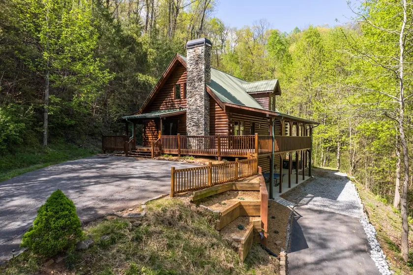 Lakeview Lodge - Hot Tub - Lake - Dog Friendly - Image 1