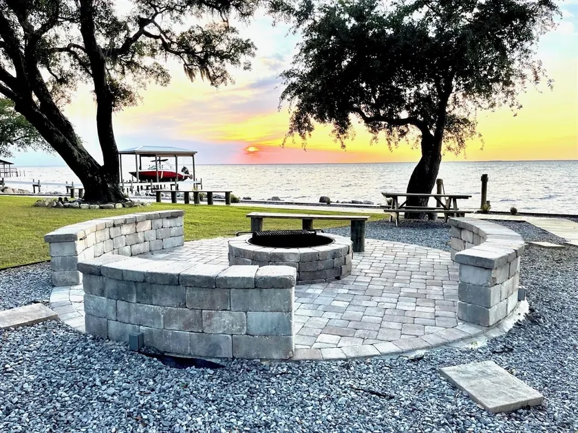 Bayfront Lodge-Beautiful & Unique East Bay Retreat - Image 1