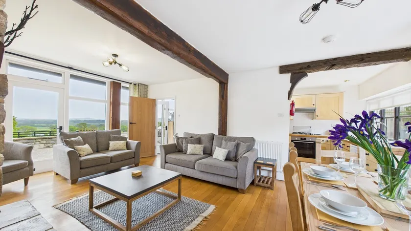 Barnekonvertering med malerisk udsigt til Downland, 6 sovepladser, tæt på Ryde Beach - Image 1