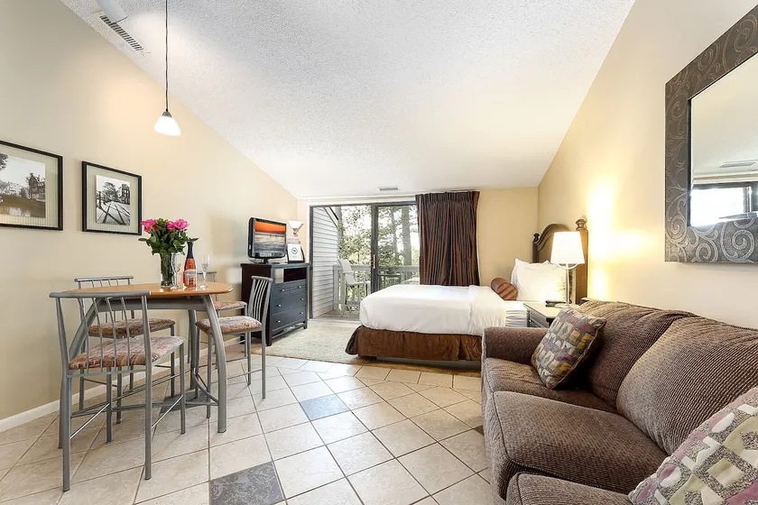 🏖️ Peaceful Bayview Studio @ The Shores | Deck + Beach Access + Champagne Welcome ➠ 5693 - Image 1