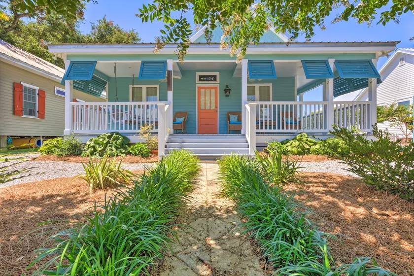 NOUVEAU! Cottage w / Porch - 3 min à pied de la baie de St Louis - Image 1
