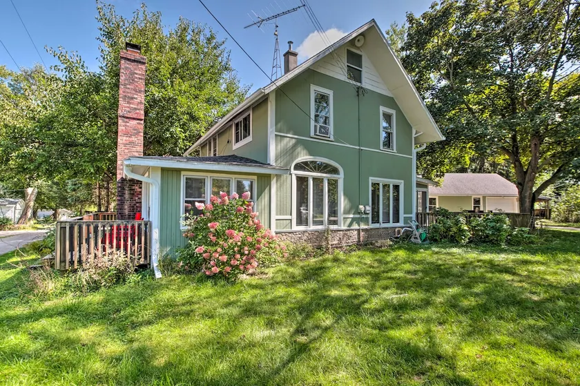 NEU! Haustierfreundliches Haus mit Blick auf den Lake Delavan! - Image 1