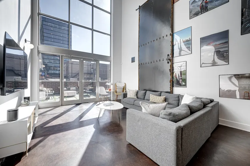 Fulton Market Loft | Rooftop Fire Pit | Parking - Image 1