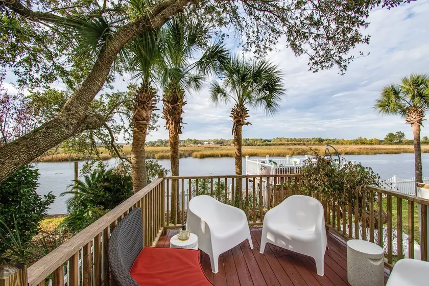 Waterfront Fishing Dock FirePit HotTub Deck GrillB - Image 1