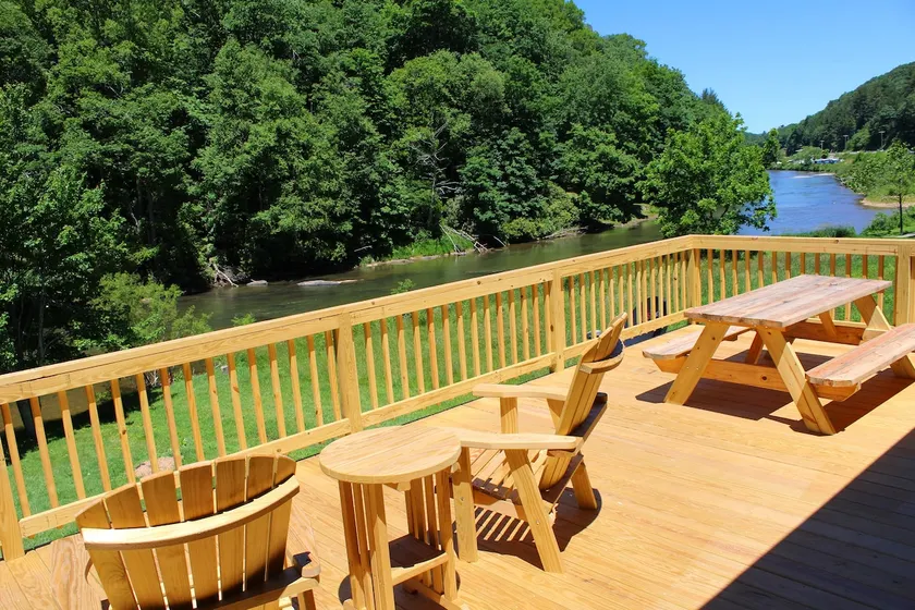 Discover Your Cool Escape 4br2ba Riverfront Whot - Image 1