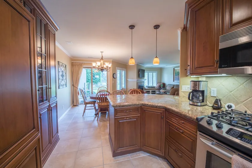 NY!!! Smukt renoveret 2BR / 2BA Blacklake golfbane Condo på 9. hul - Image 1