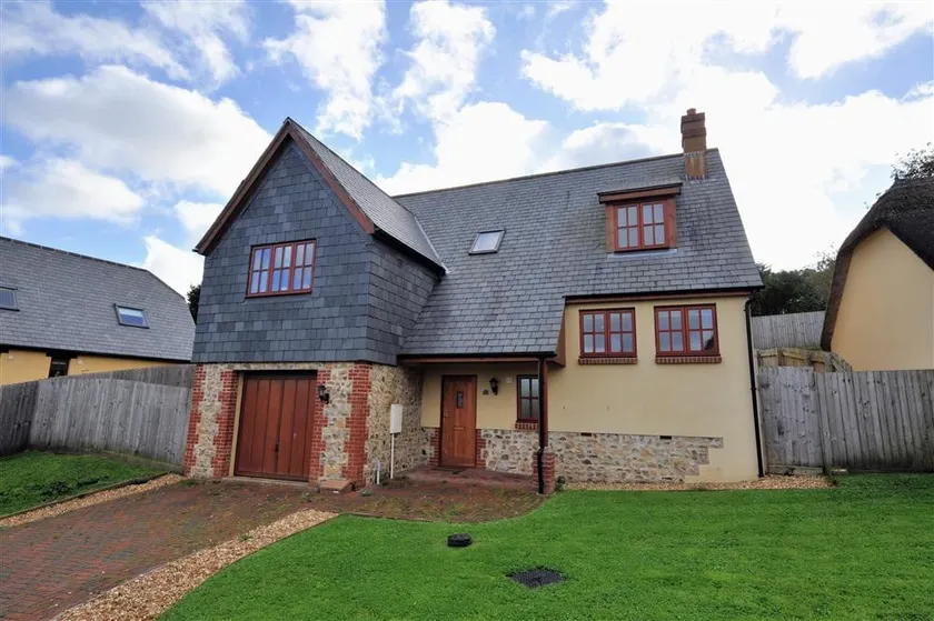 28 Barnes Meadow - Image 1