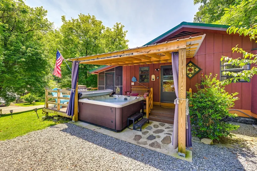 Bryson City Home w/ Deck ~ 1 Mi to Fontana Lake - Image 1
