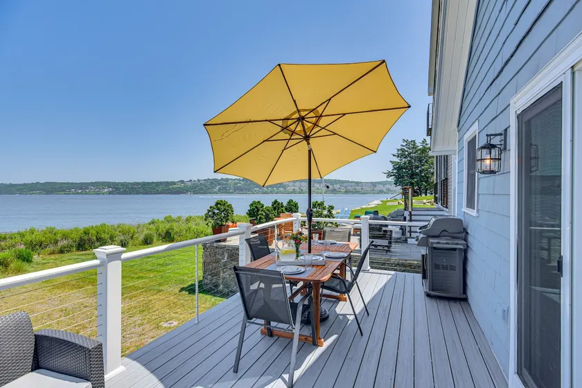 Coastal Portsmouth Home w/ Bay Access Near Newport - Image 1