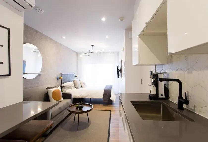 The Santamaria Golden Palms Studio by Den Stays - Image 1