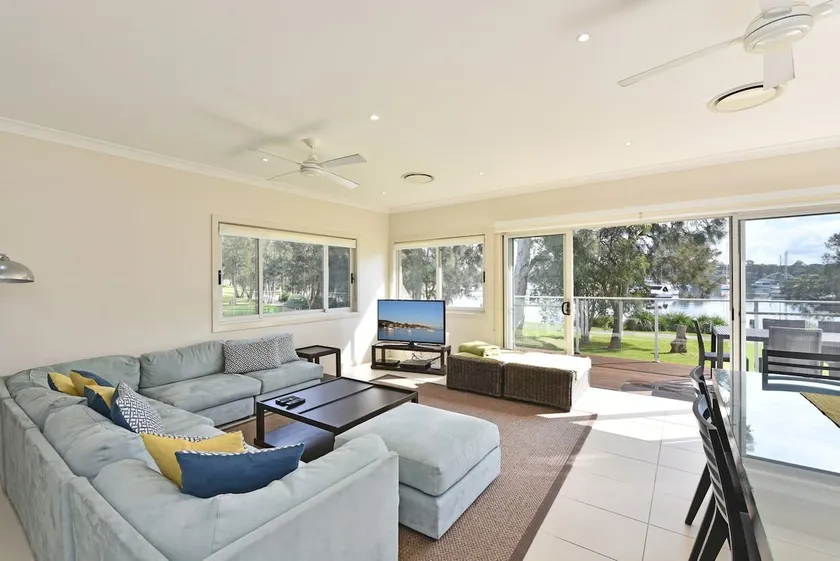 Wangi Lakehouse - Image 1
