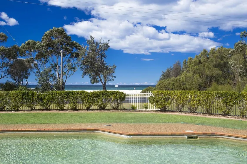 Este apartamento representa lo que deberían ser las vacaciones en la playa. Ampliamente renovado con dos genes - Image 1
