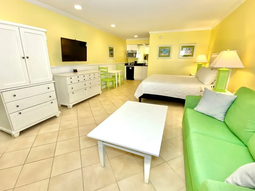 Pet-friendly, 3 Blocks to Beach, Pool, #108 - Image 1