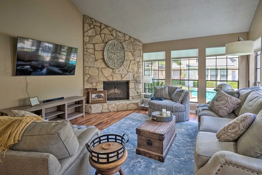 NEU! Horseshoe Bay Resort Townhome - In der Nähe von Lake LBJ! - Image 1