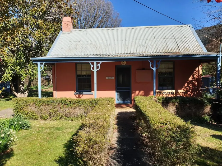 Redruth - 2 bedroom cottage situated in wandiligong - Image 1