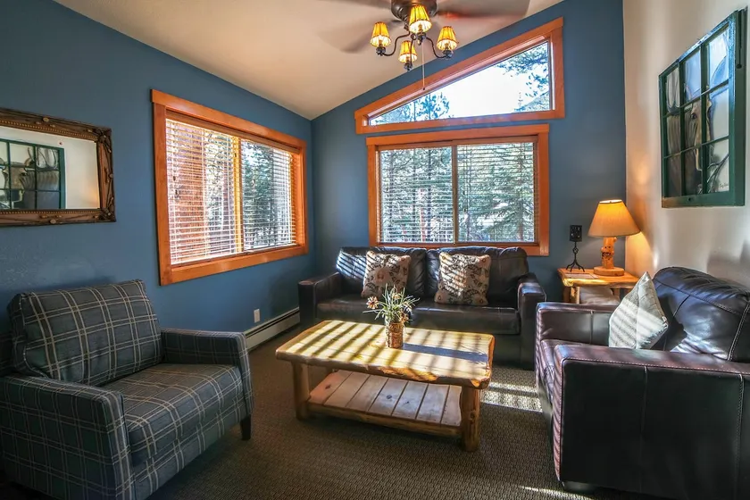 3 Bedroom Cabin with Mountain Views and Hot Tub - Image 1