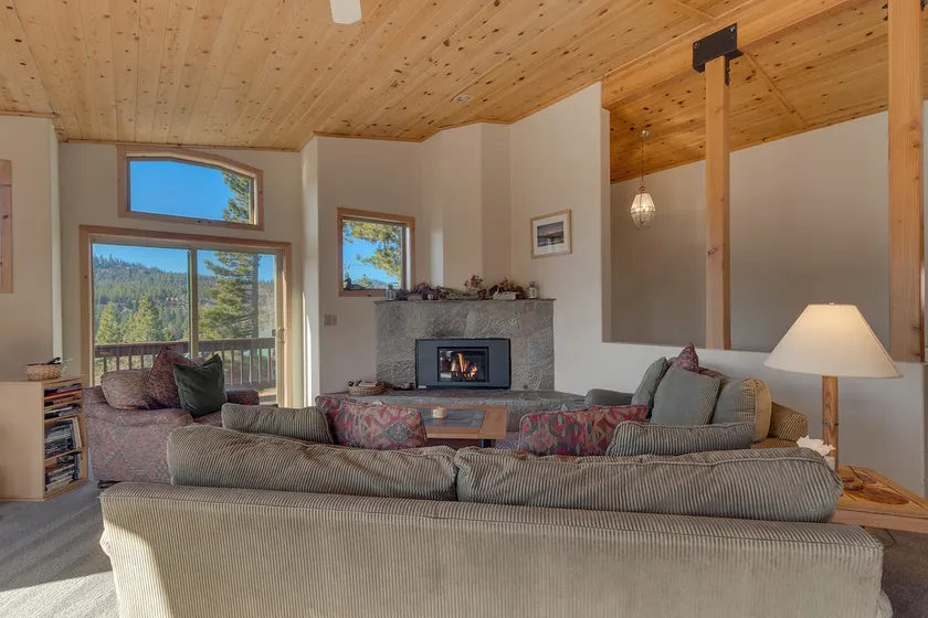 NOUVELLE LISTE - \"Stockholm\" Tahoe Donner 4 BR avec bain à remous privé - Chiens OK - Image 1