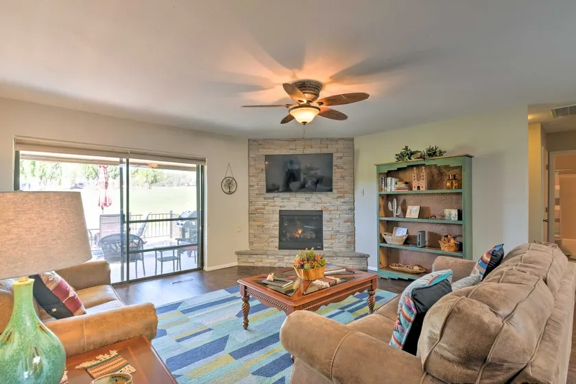 Bright Ruidoso Condo w/ Deck & Golf Course Views! - Image 1