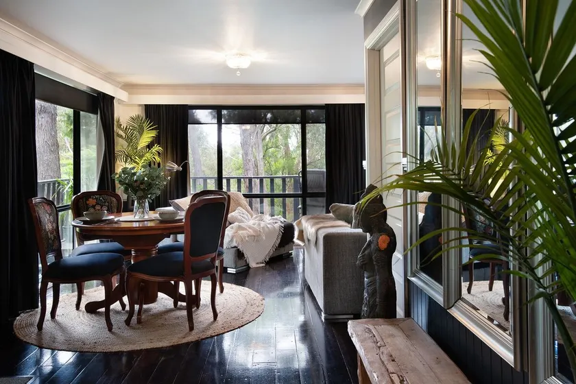 Lardi Lane- romantic getaway - Image 1