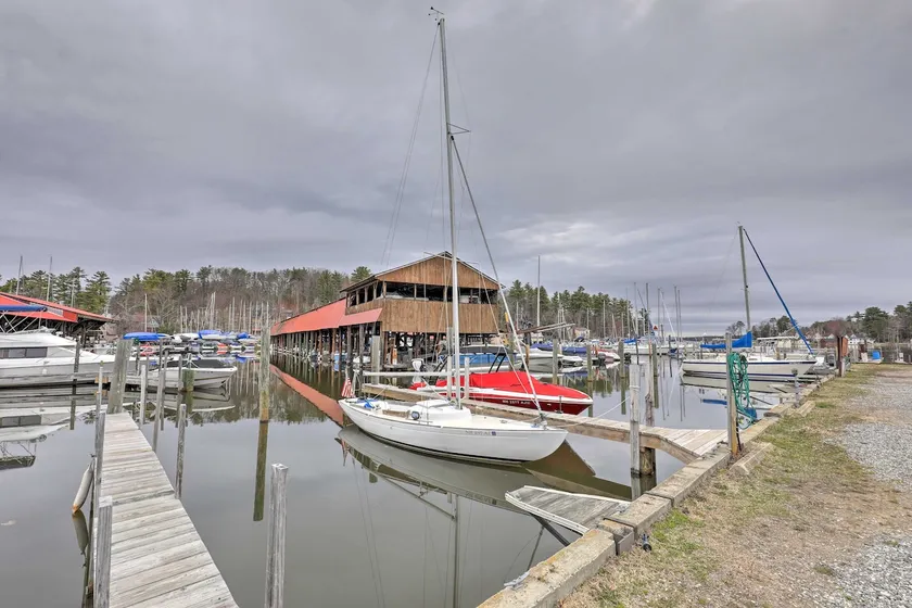 Walk to Marina: Cute Gilford Cottage w/ Grill - Image 1