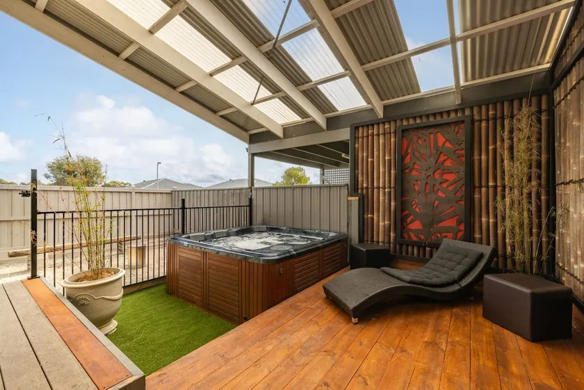 La mansión - Cowes, VIC - Image 1