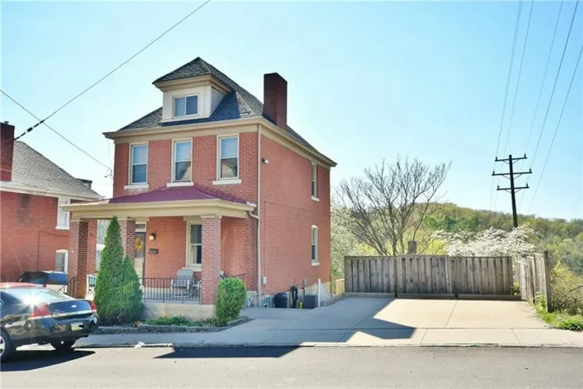 Updated Victorian - Serene Backyard + City Access - Image 1