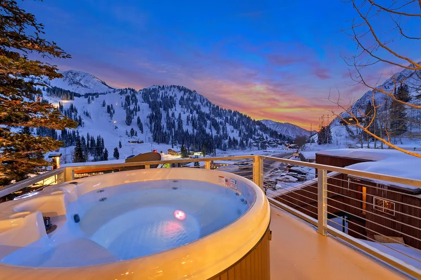 Luxury Alta Two Bedroom Apartment w Hot Tub - Image 1