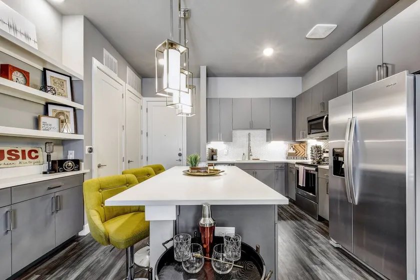 Walk to Riverwalk | Luxury Downtown Apt | King Bed - Image 1